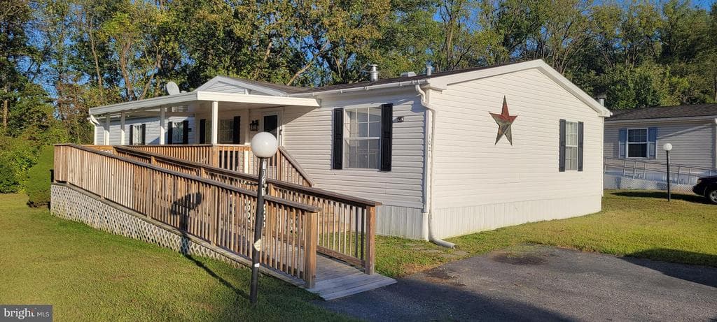 1021 Redwood Court photo 1