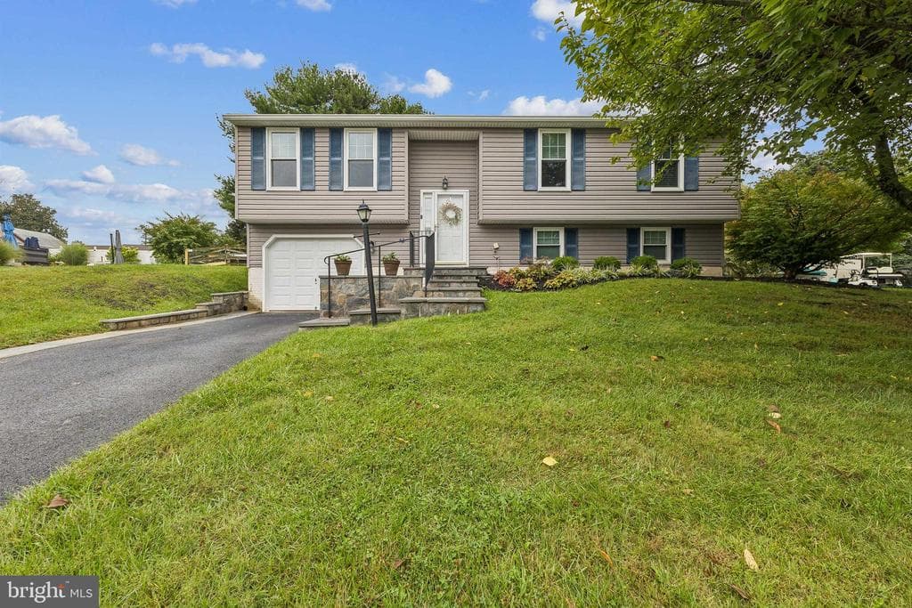 105 Albany Avenue E photo 1