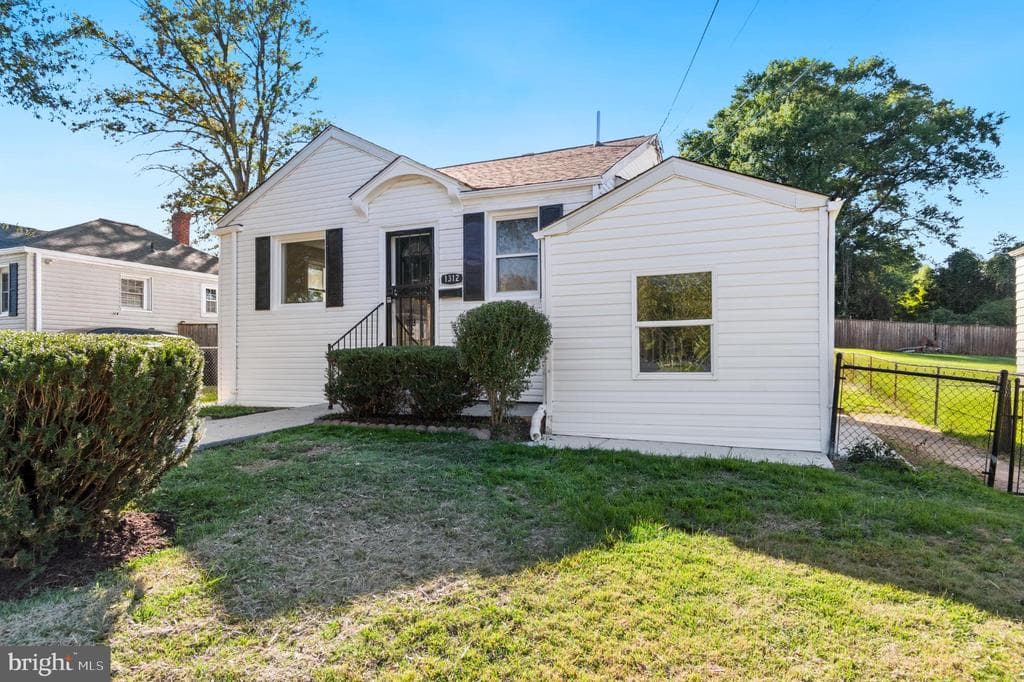 1312 Dunbar Oaks Drive photo 1