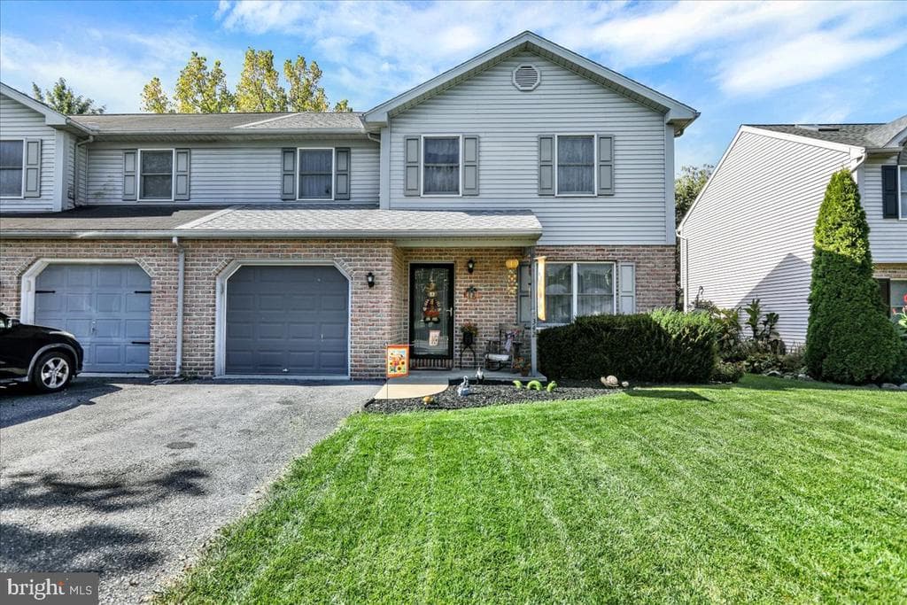 342 Saddlebrook Drive photo 1