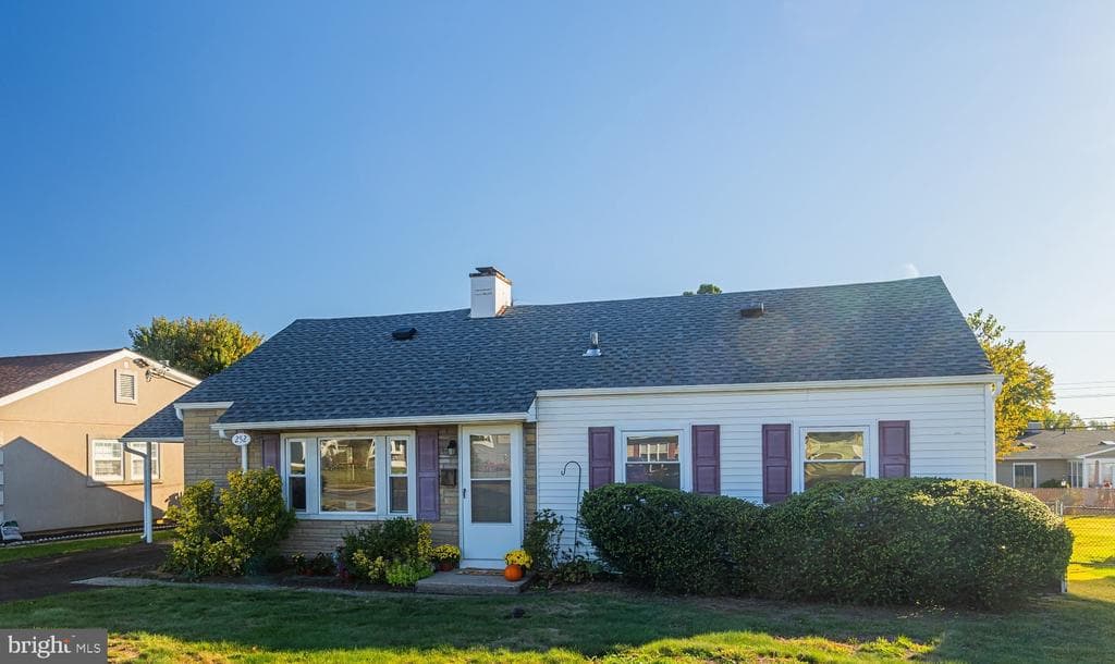 252 N Olds Boulevard photo 1