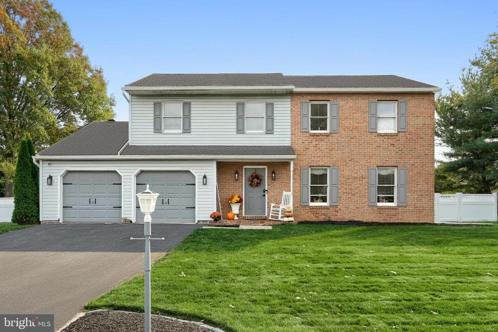 409 White Rose Lane photo 1