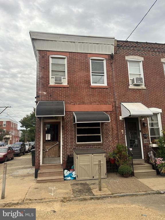 2701 E Birch Street photo 1