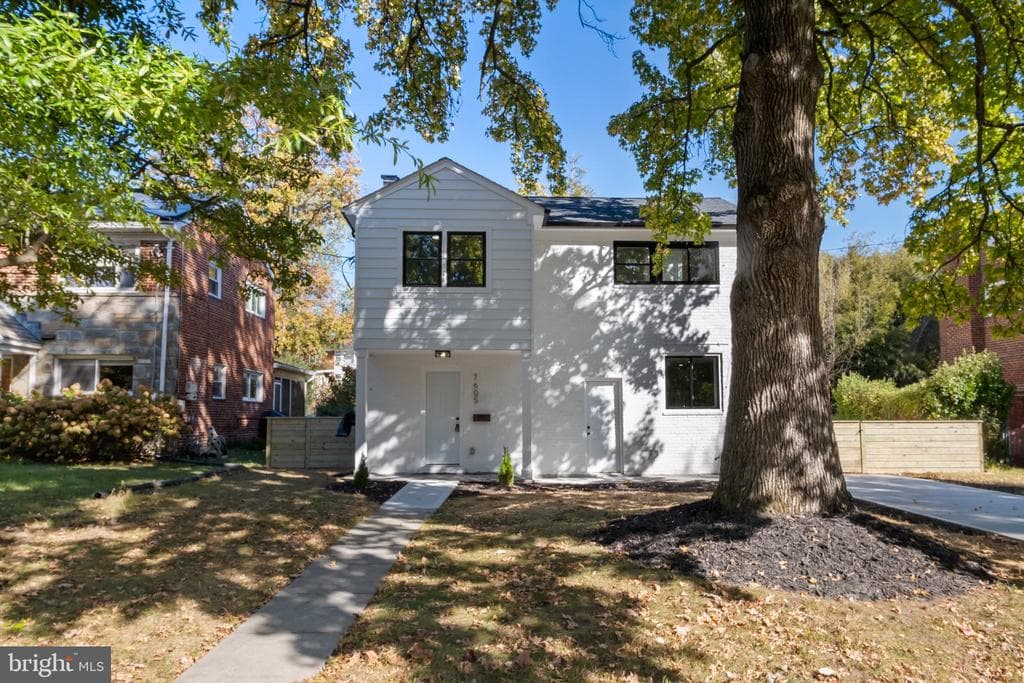 7605 Wildwood Drive photo 1