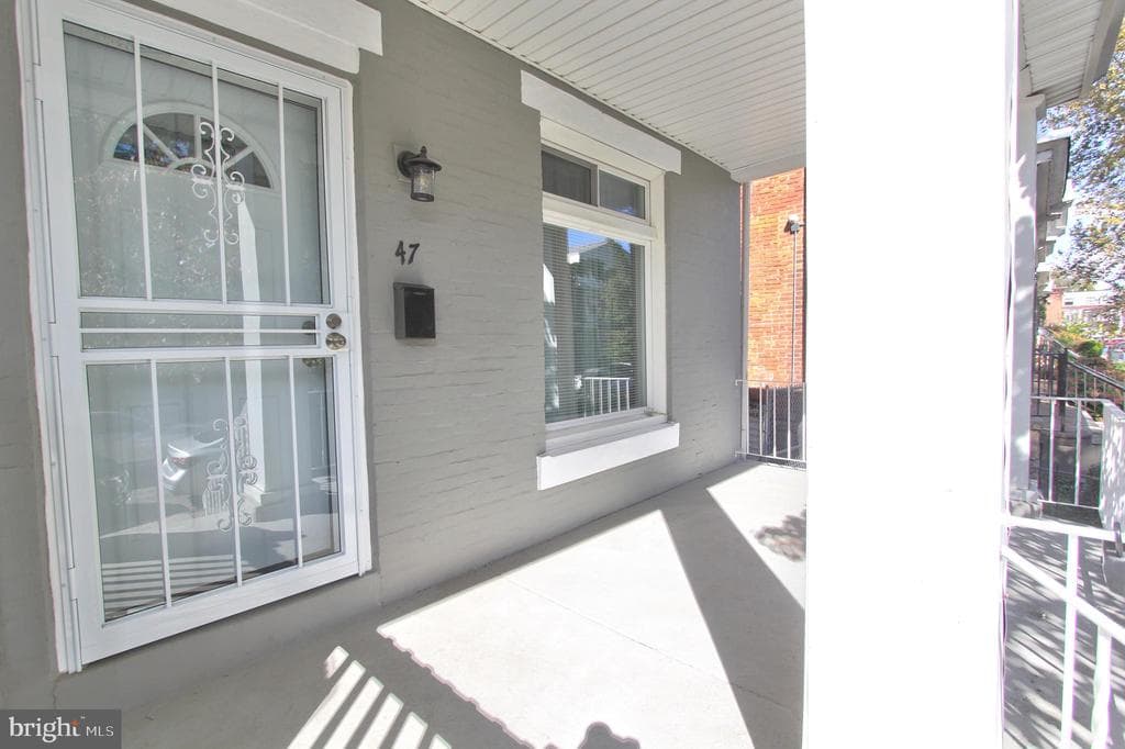 47 W Pomona Street photo 1