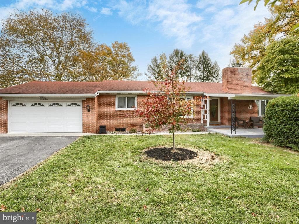 23 Circle Drive photo 1