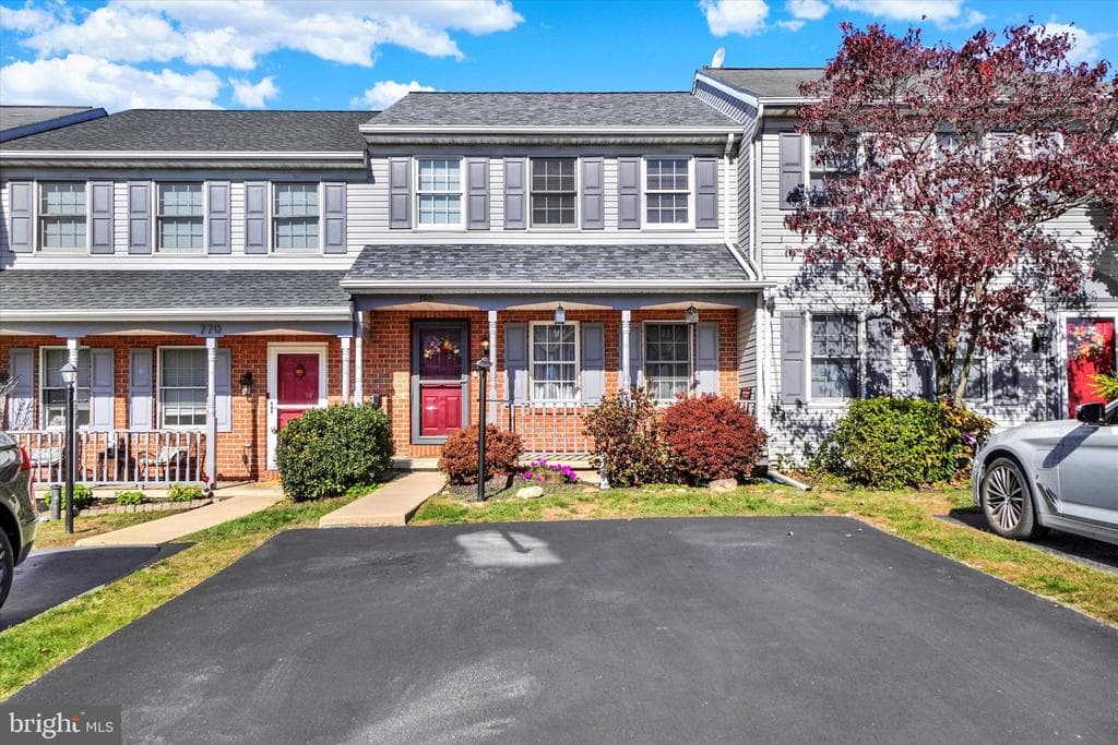780 Robin Hill Circle photo 1