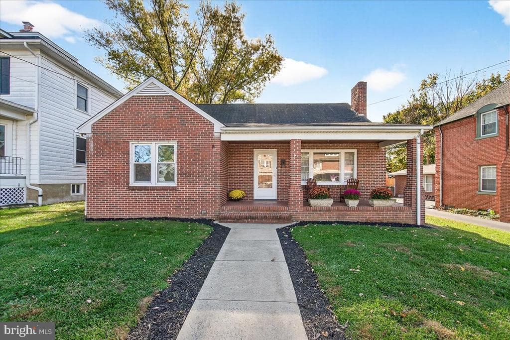 110 Lakin Avenue photo 1