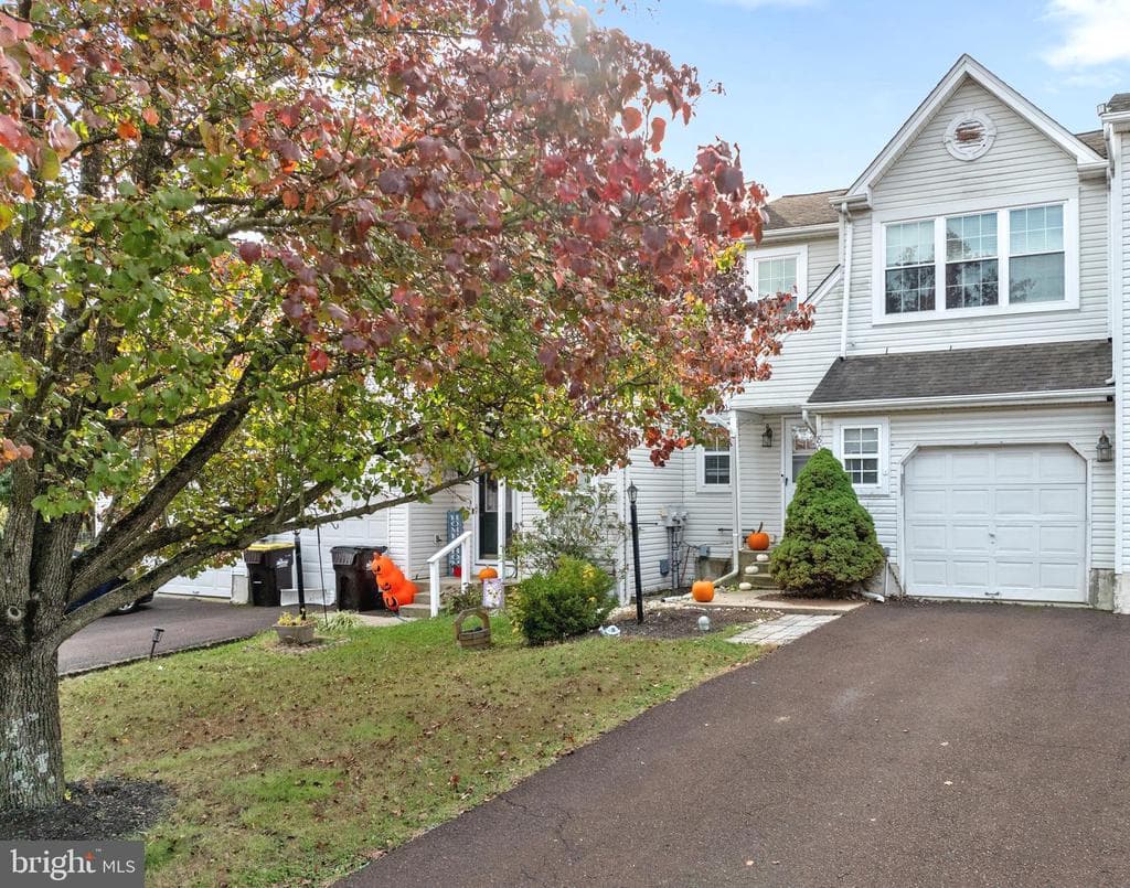 805 Evergreen Circle photo 1