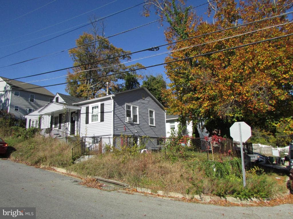 1629 Quarter Avenue photo 1