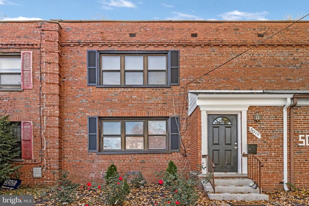 5019 Just Street NE photo 1