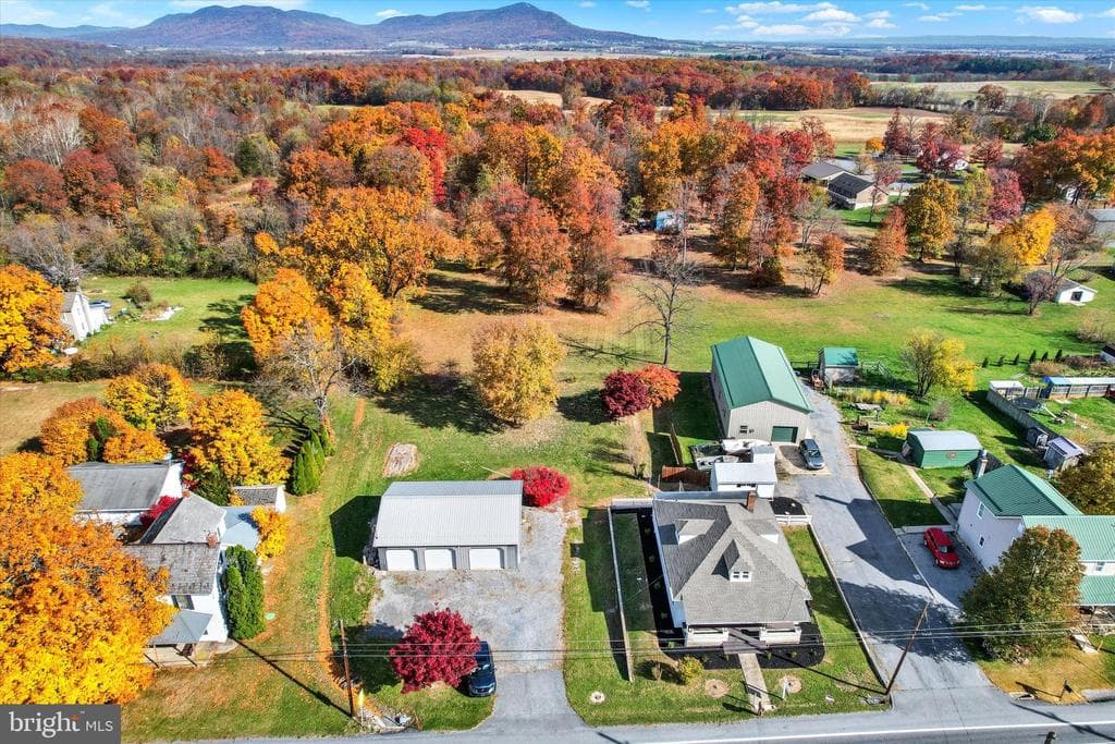 13883 Buchanan Trail W photo 1