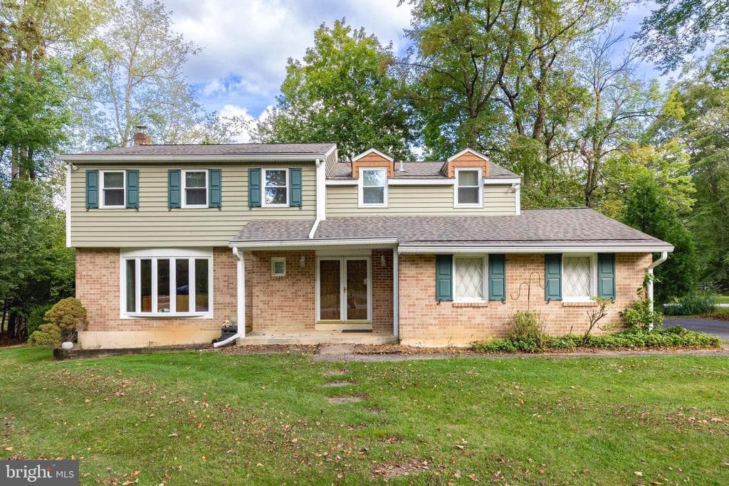 208 Morris Road photo 1