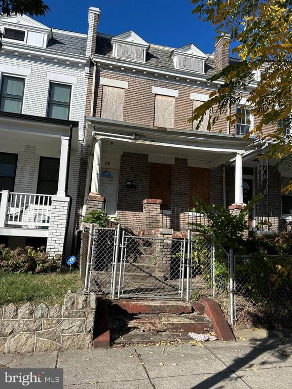 28 Girard Street NE photo 1