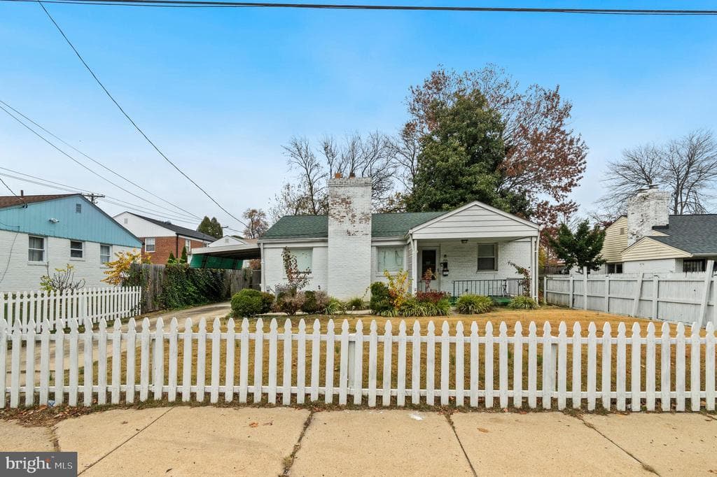 220 University Boulevard E photo 1