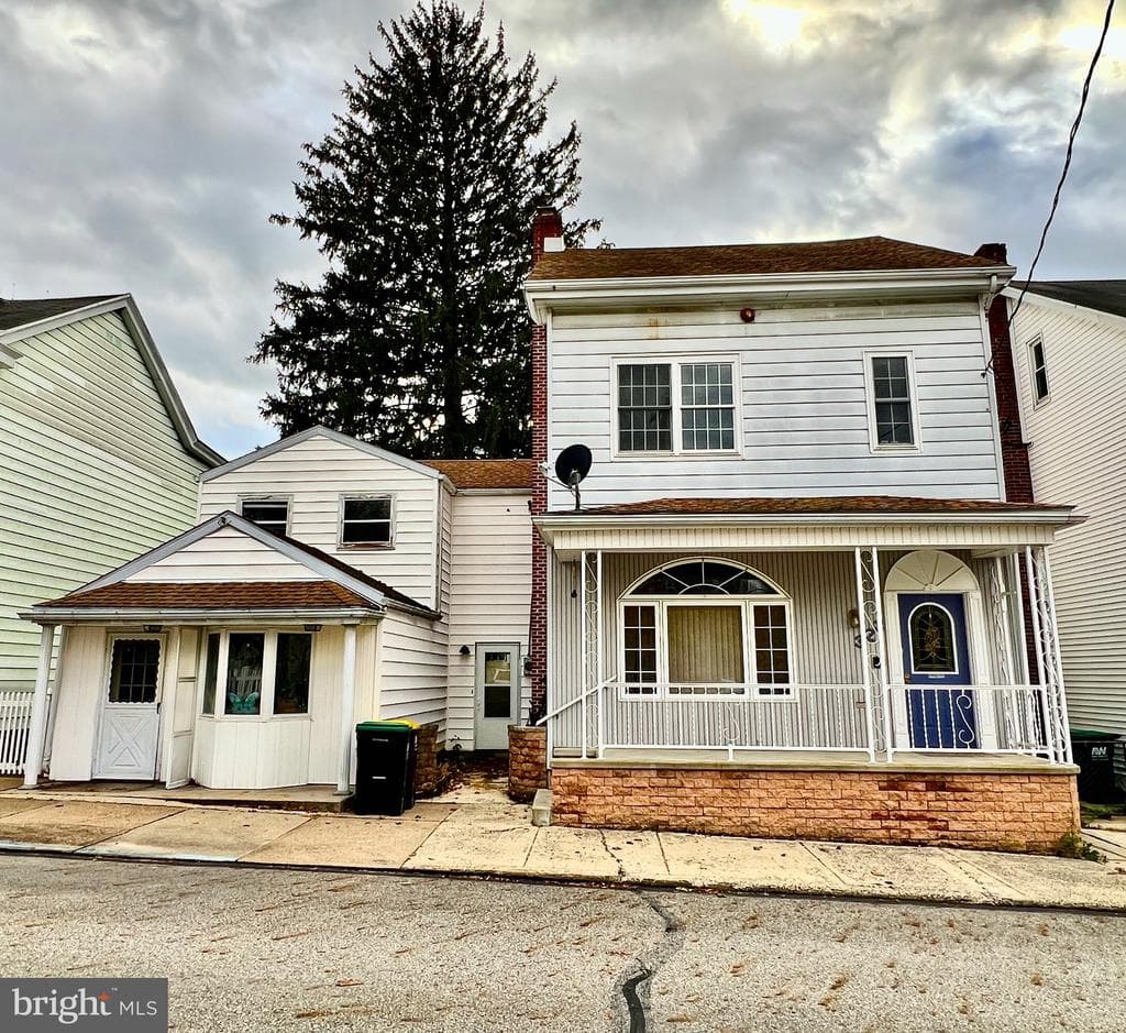 323 N Hobart Street photo 1