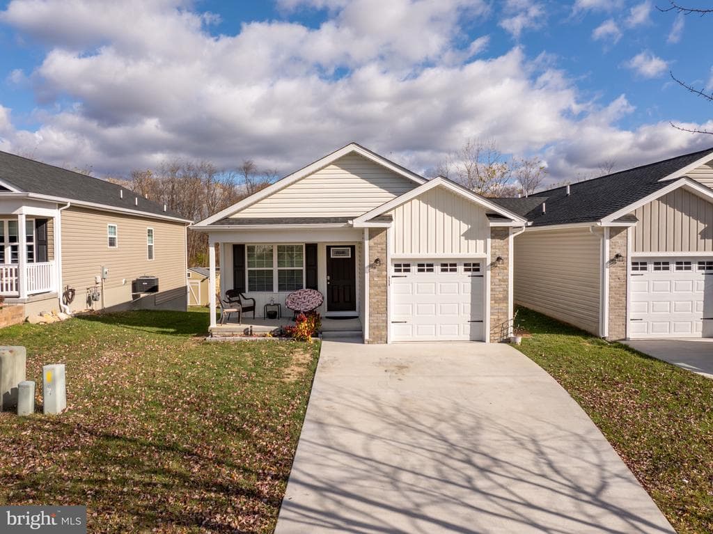 558 Great Oak Court photo 1