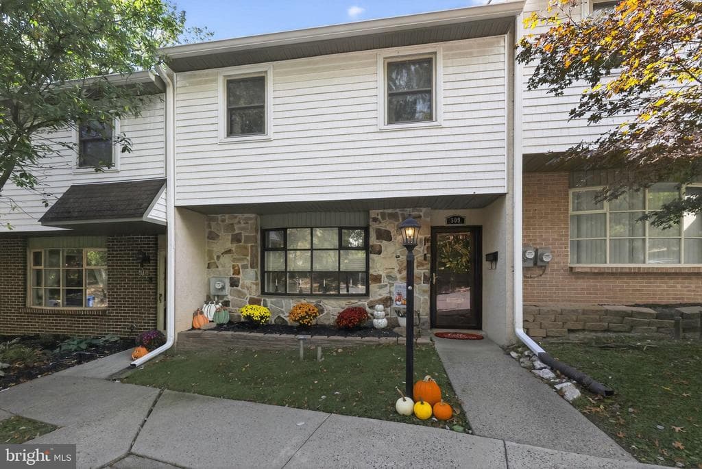 309 Woodside Circle photo 1