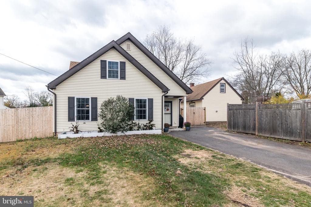 220 Pennbrook Avenue photo 1