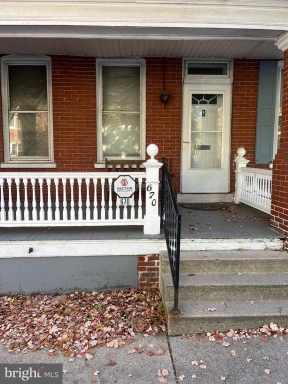 670 W Walnut Street photo 1