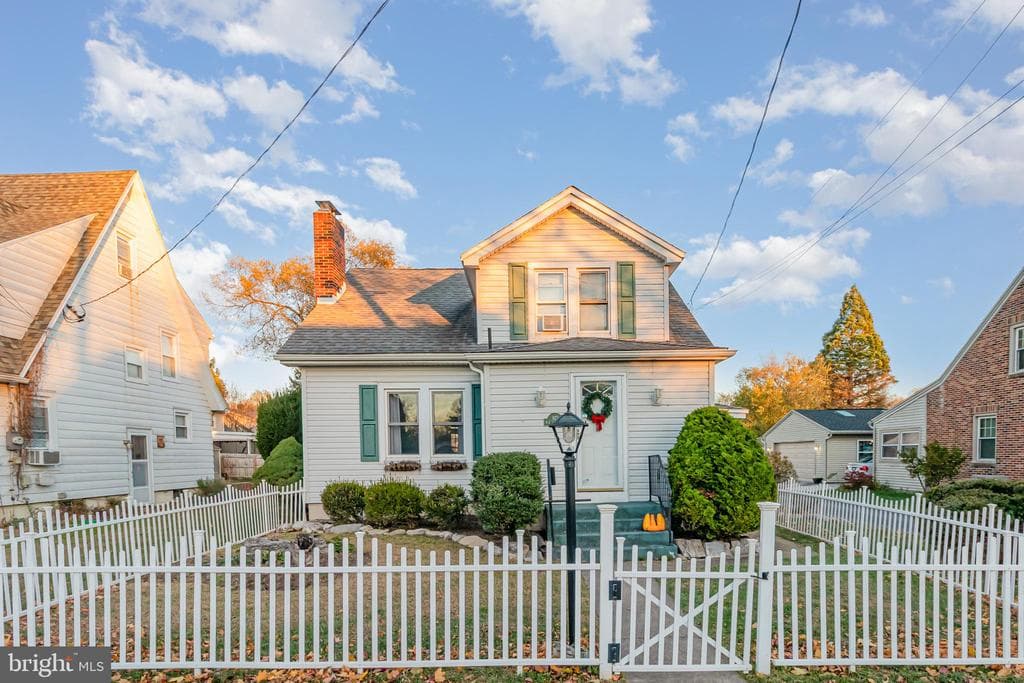 923 N College Street photo 1