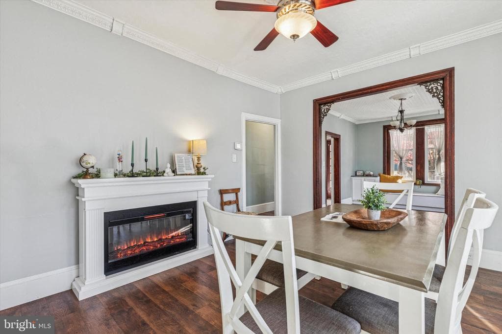 138 W Walnut Street photo 1