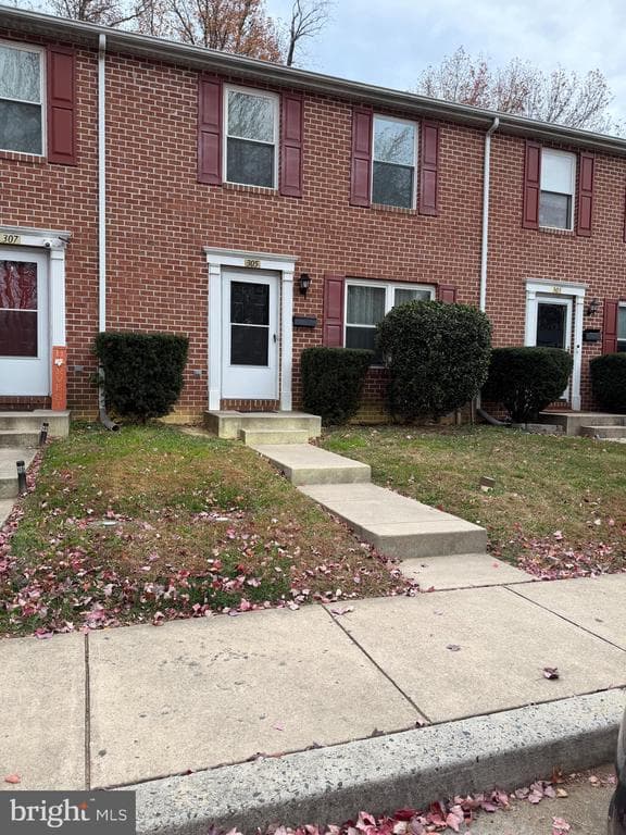 305 Center Deen Avenue photo 1