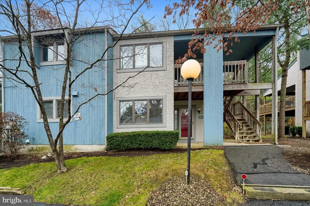 1620 Woodledge Circle photo 1