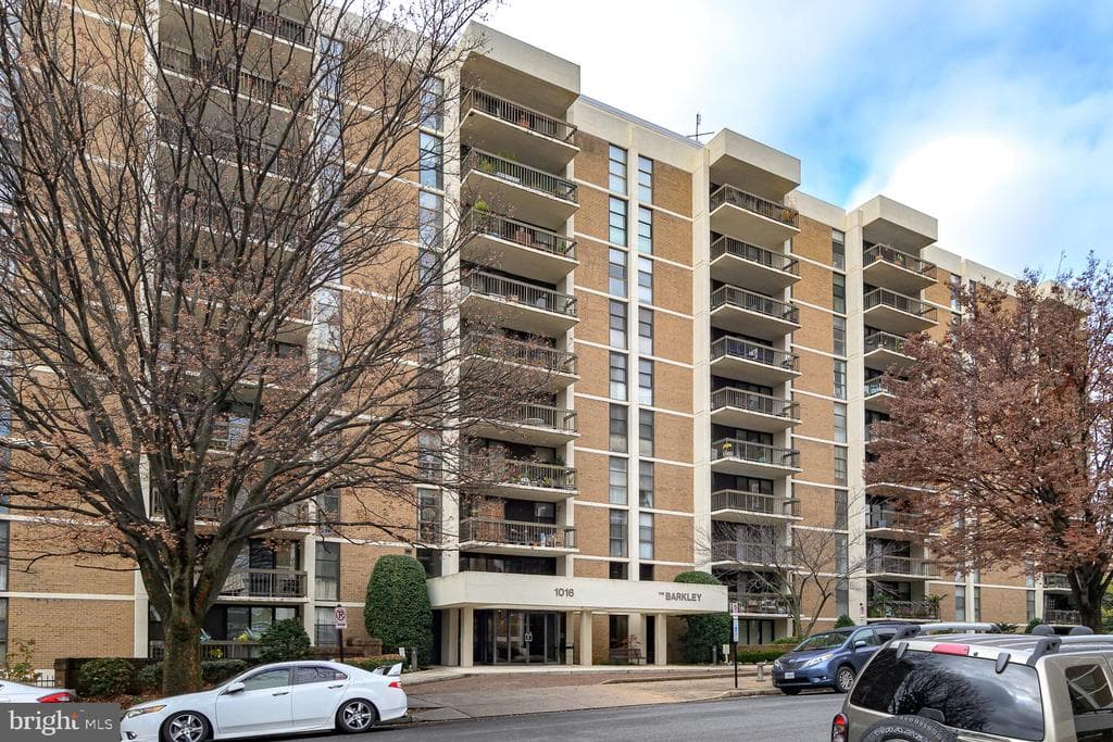 1016 S Wayne Street S #604 photo 1