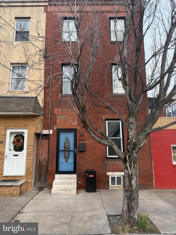 2729 E Cambria Street photo 1