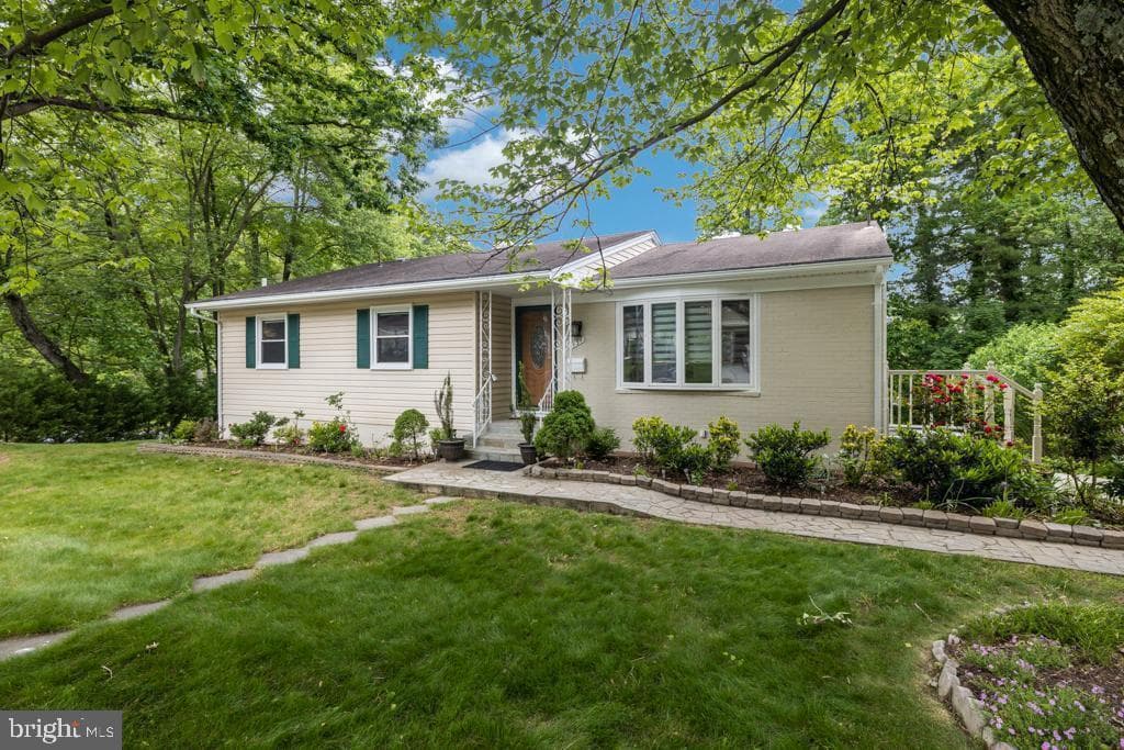 131 Casmar Street SE photo 1
