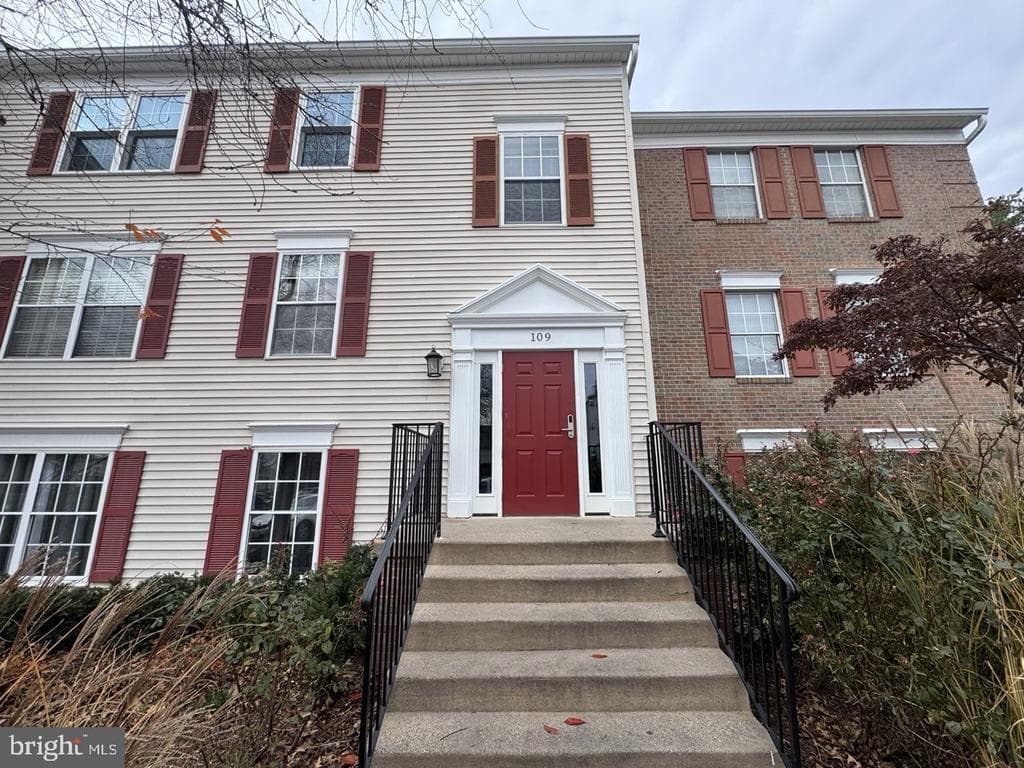 109 Fort Evans Road SE #b photo 1