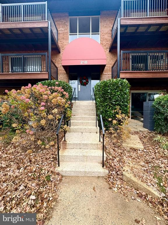 218 Locust Street SE #143 photo 1