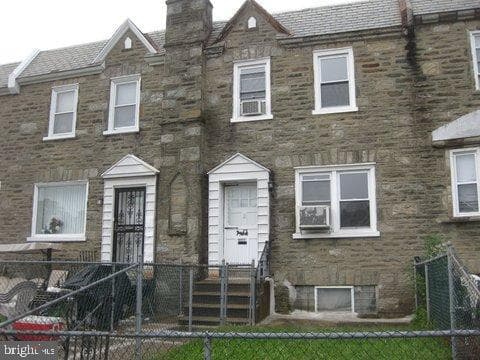1346 Unruh Avenue photo 1
