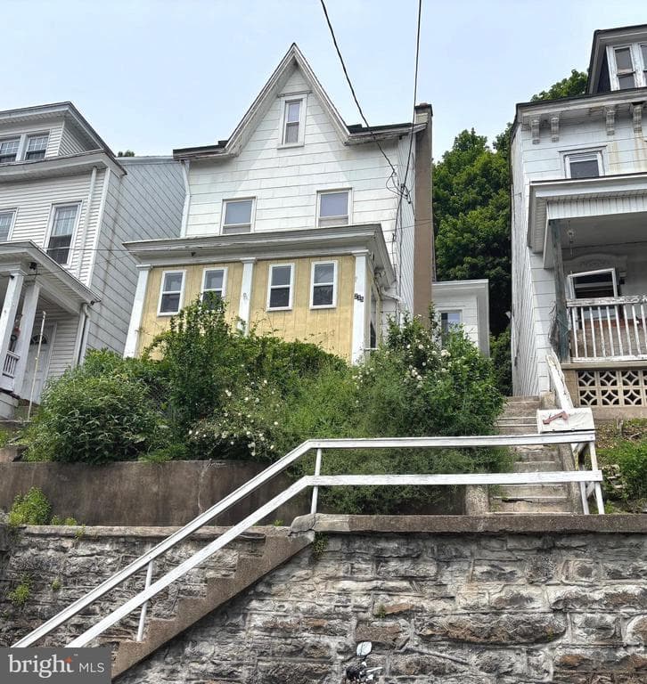 235 Chestnut Street photo 1