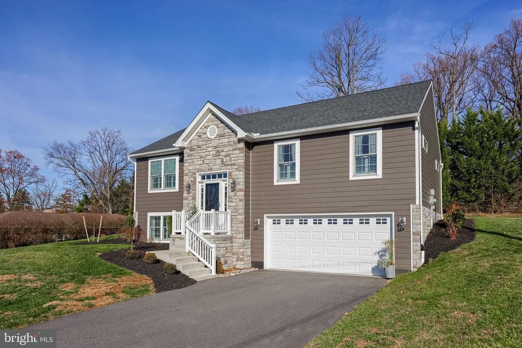 2521 Edgewood Lane photo 1