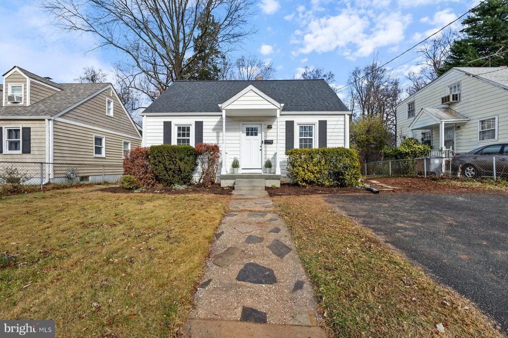 527 Beall Avenue photo 1