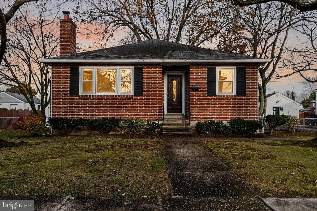 111 E Oak Lane photo 1
