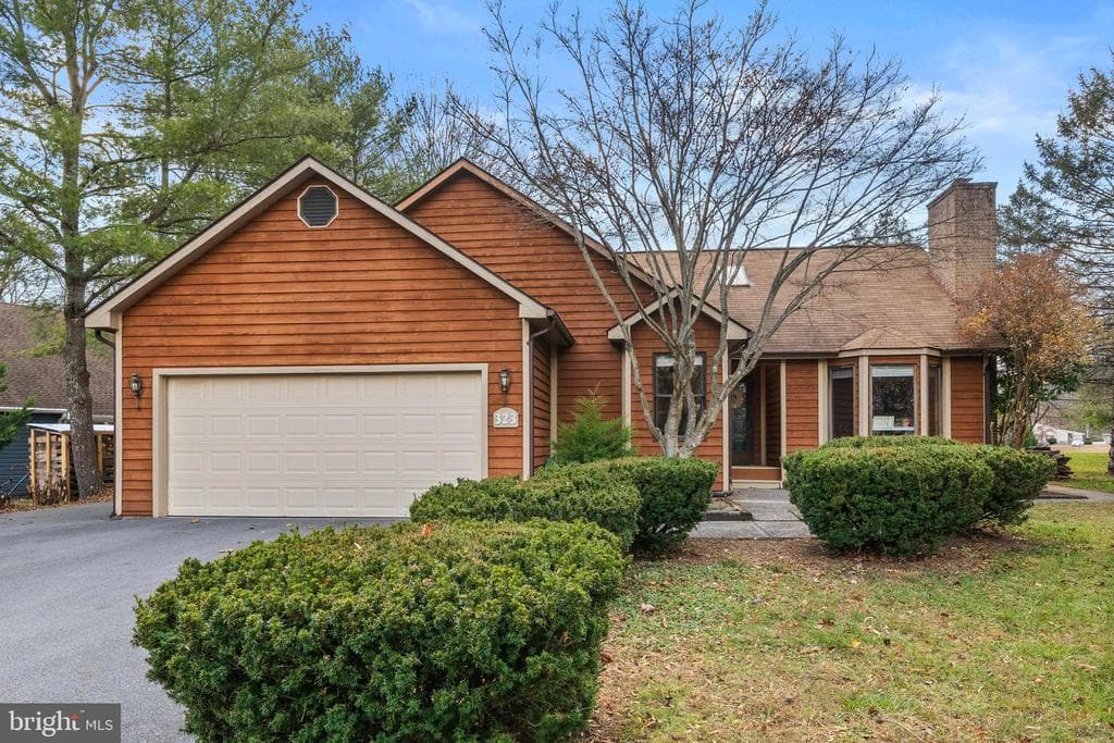 323 Masters Drive photo 1