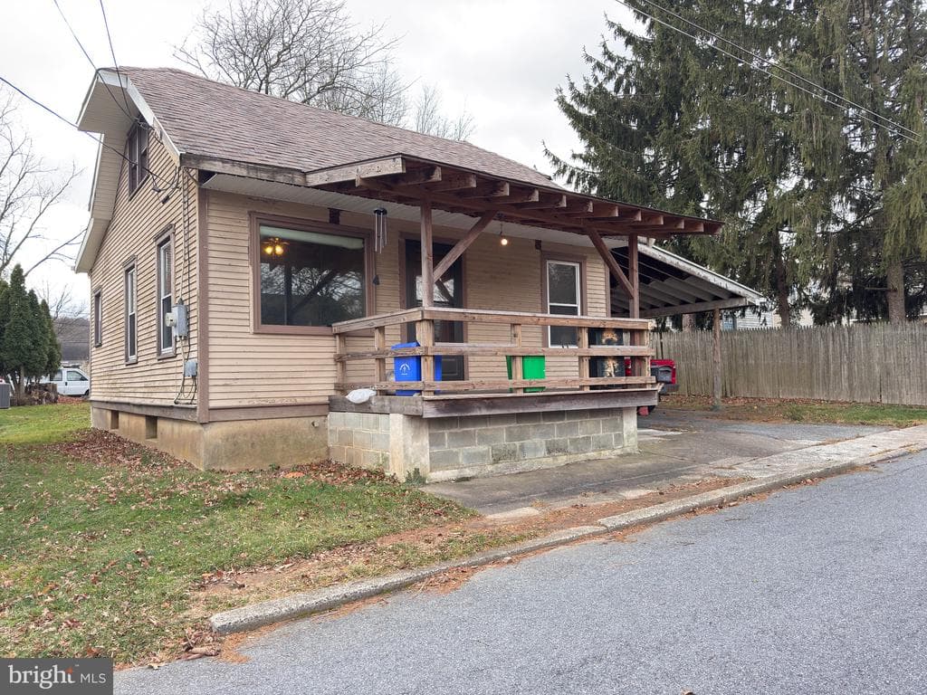 1615 Martins Lane photo 1