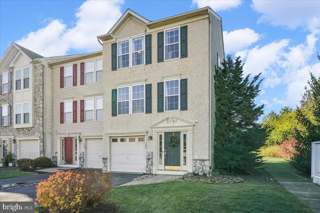 102 Green Hill Road photo 1
