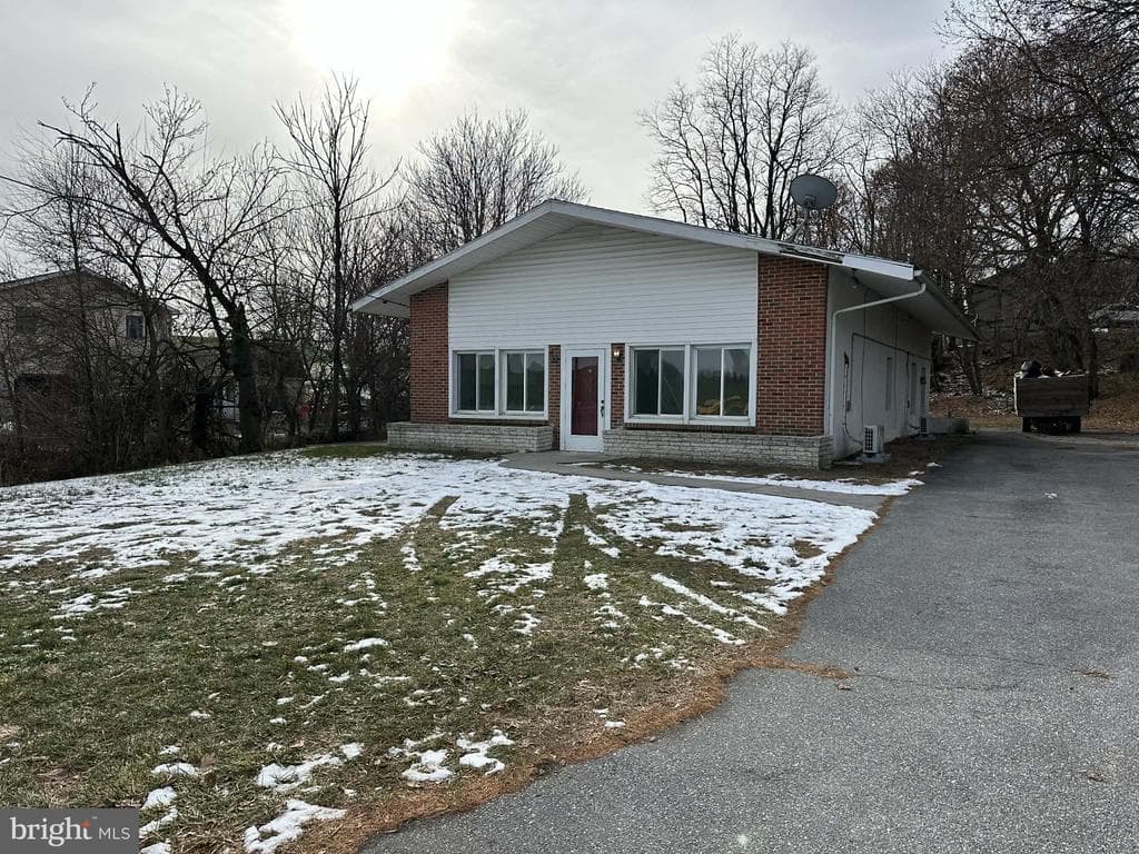 2642 Spring Road photo 1