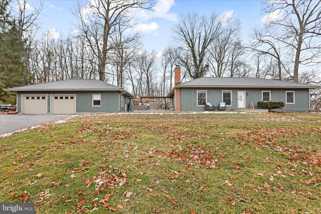 7879 Talhelm Road photo 1