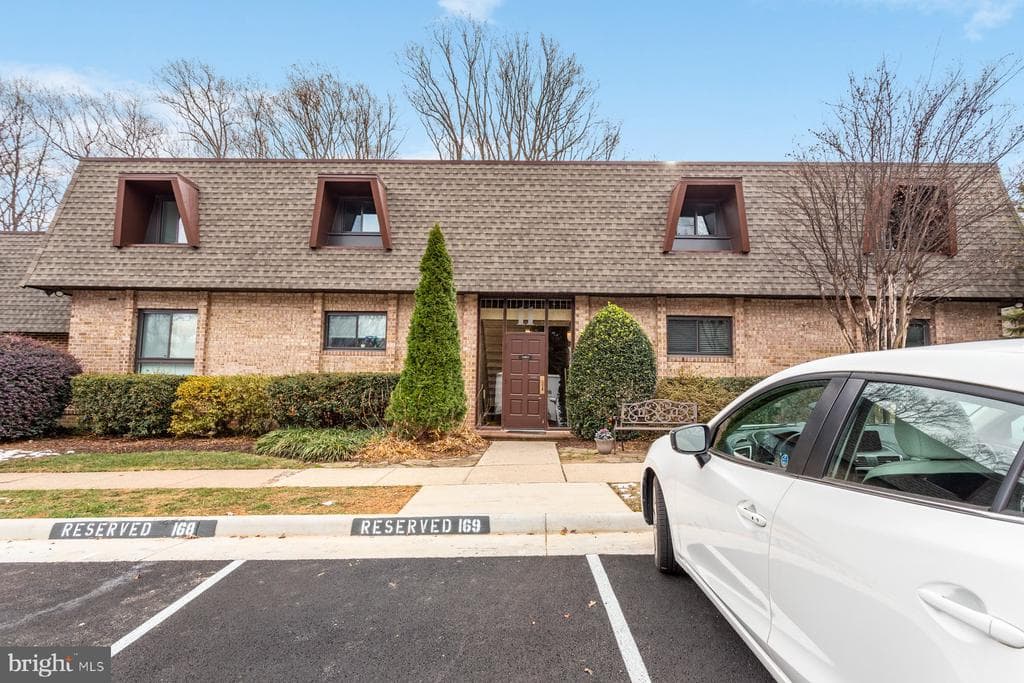11611 Vantage Hill Road #1a photo 1