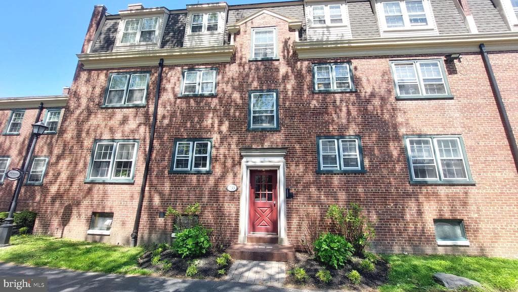 735 Melon Place #a photo 1