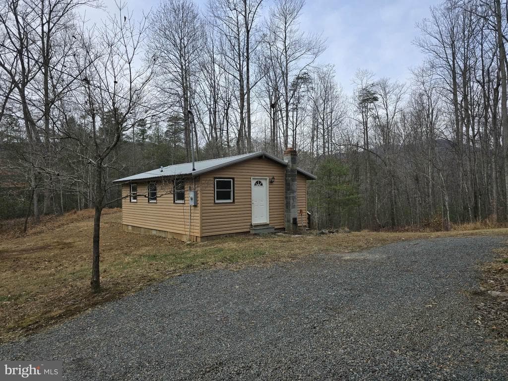 431 Laurel photo 1