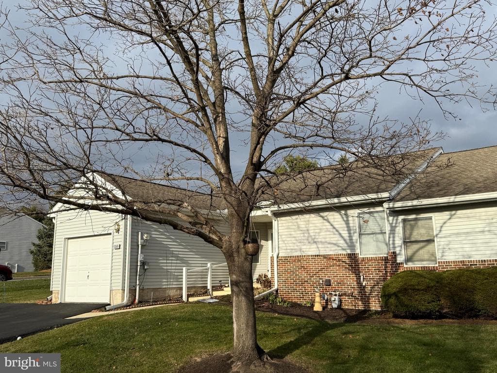 1069 Country Hill Drive photo 1