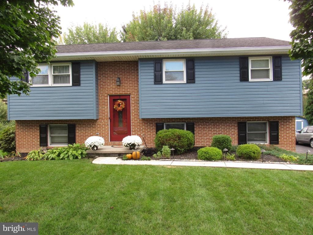 132 Jameslee Drive photo 1