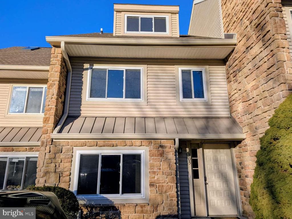305 Paddock Drive photo 1