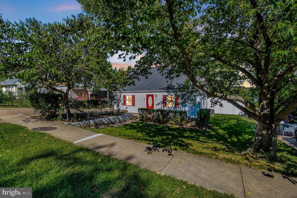 3206 Burgundy Road photo 1